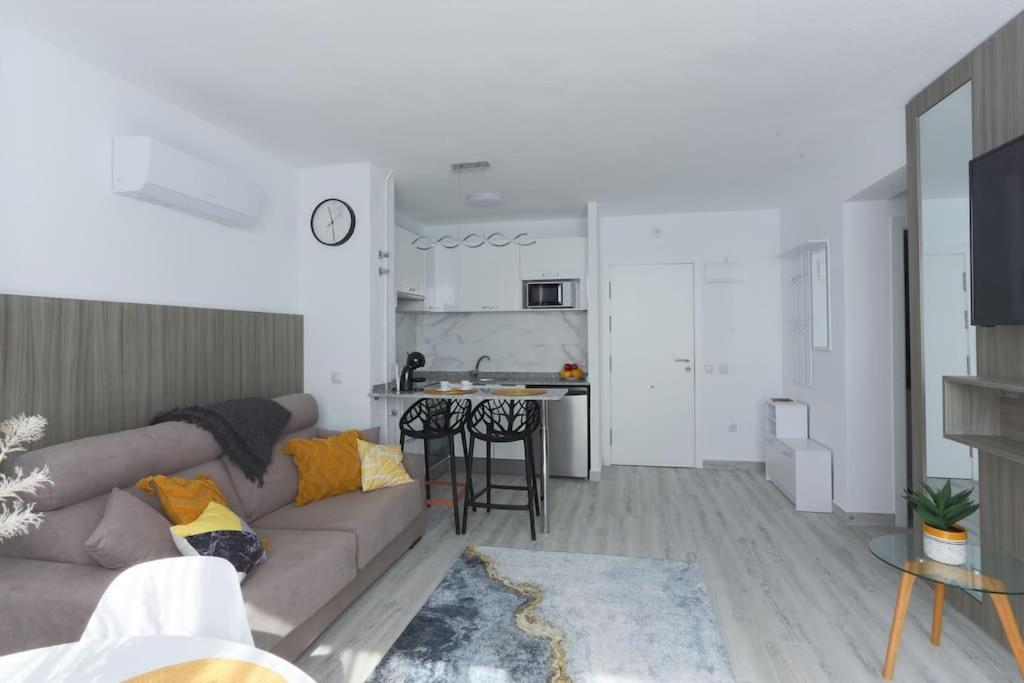 Apartment De Benidorm, Playa Poniente, Espana *